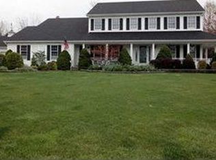 1 Plumwood Ct, East Amherst, NY 14051