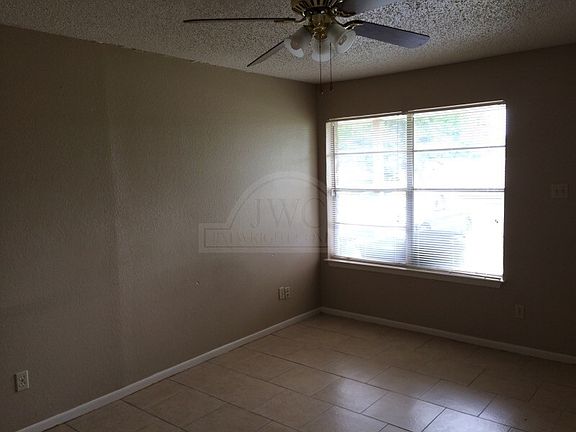 4th image of 912 Travis Ln Unit B