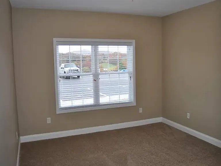 Sterling Ridge Apartments — Photo 12