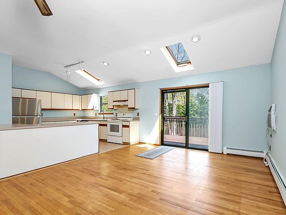 2nd image of 31 Brooks Ave #Top