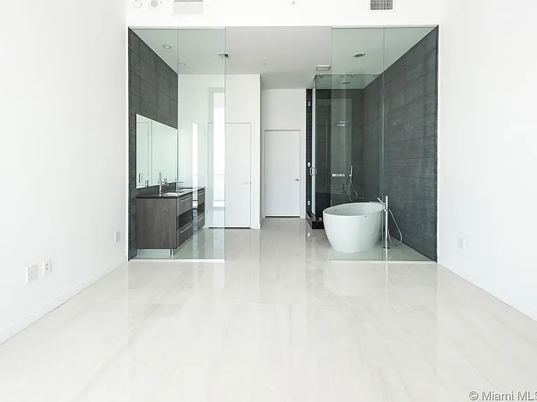480 NE 31st St #Penthouse 6 — Photo 7
