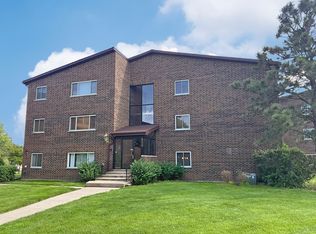 650 Perrie Dr UNIT 102, Elk Grove Village, IL 60007
