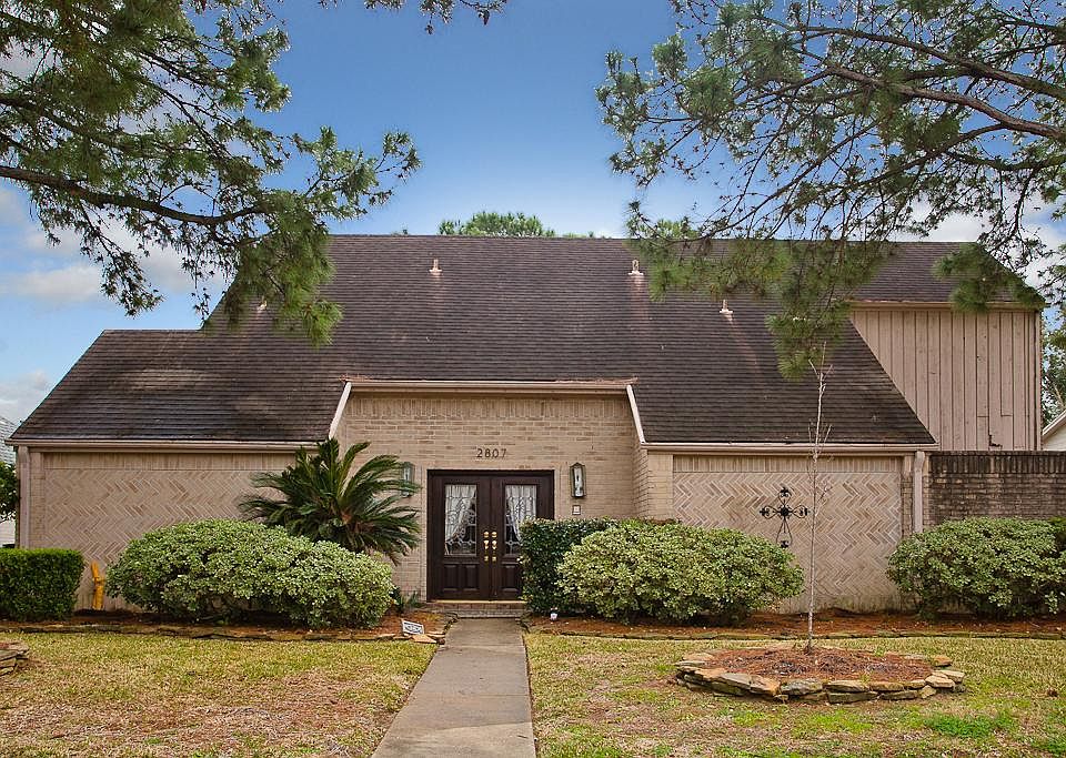 1st image of 2807 Country Club Dr