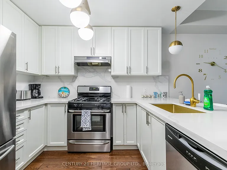 38 Southshore Cres — Photo 13