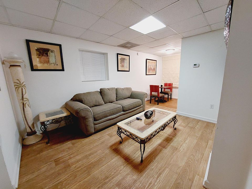 1st image of 945C Starling Ave