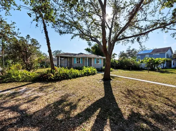 2186 Arlington St, Sarasota, FL 34239