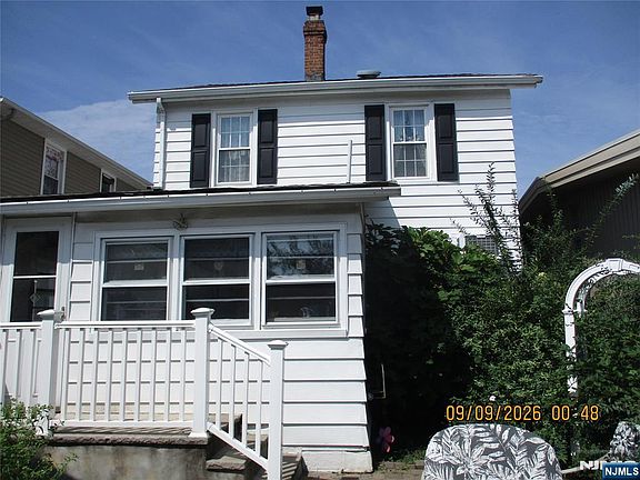 2nd image of 516 Willow Avenue