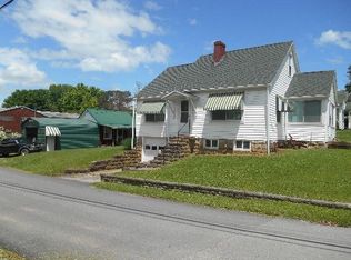 201 3rd Ave, Glenville, WV 26351