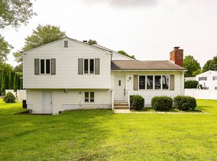 34 Riverview Dr, Fishkill, NY 12524