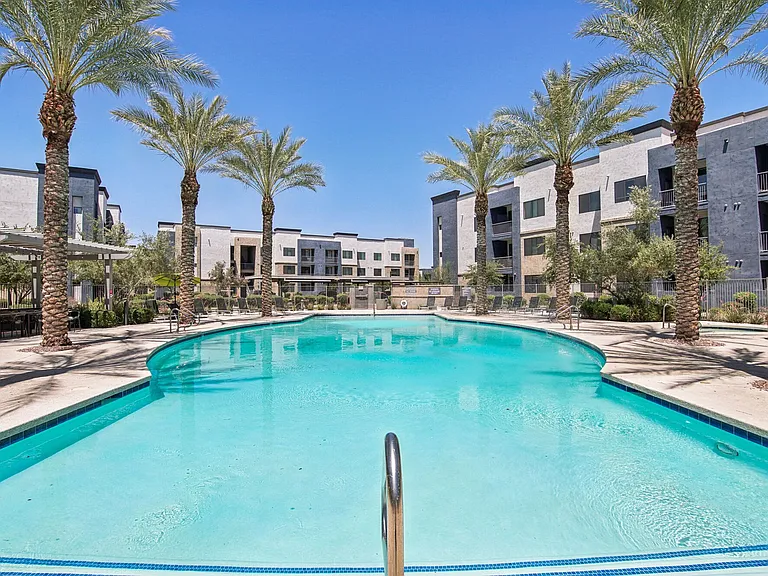 Palms Luxury Apartments — Photo 29