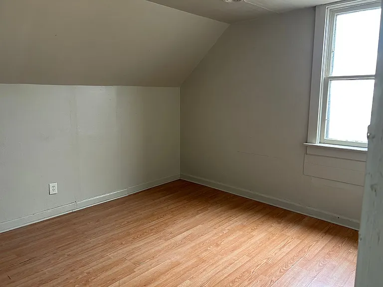 279 W Railroad Ave — Photo 8