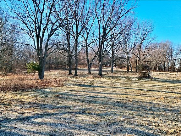 3rd image of 1424 Cottonwood Rd