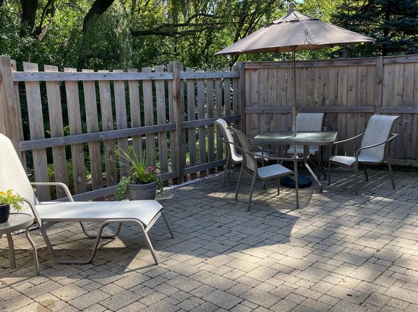 128B Mohawk Trl, Lake Zurich, IL 60047