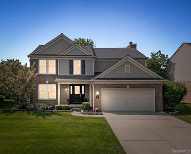 2880 Yosemite Dr, Lake Orion, MI, 48360