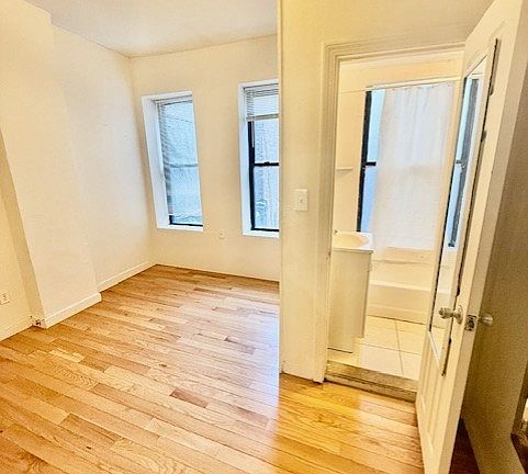 5th image of 13 Charter St APT 2F