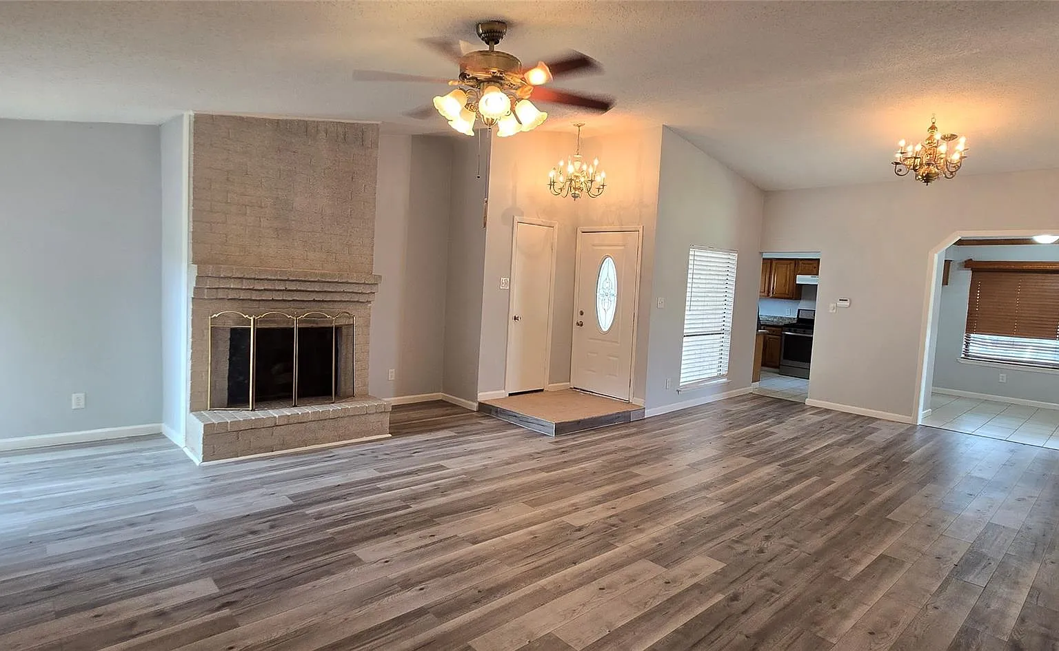 4 bed, 2.0 bath, 1982 sqft, $2,100 — Photo 4