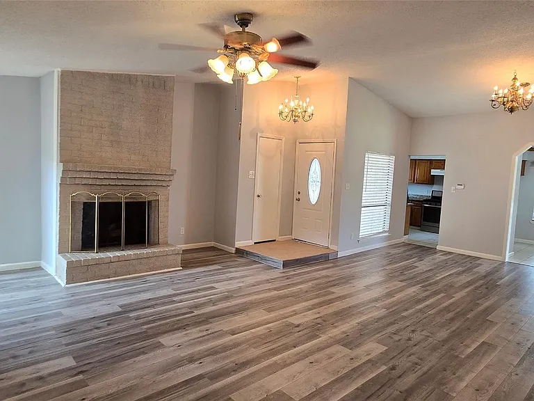 6311 Dawnridge Dr — Photo 4