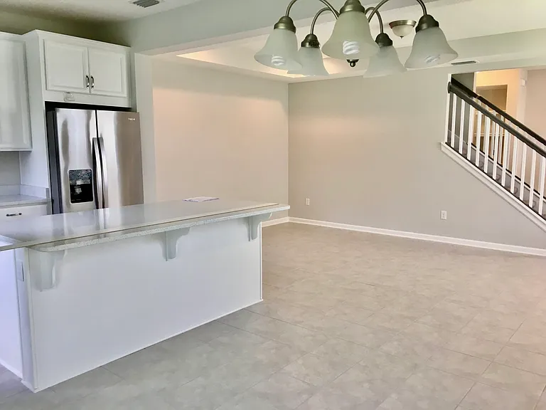 301 Richmond Dr — Photo 6