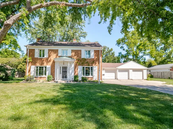 416 Arrowhead Dr, Green Bay, WI 54301