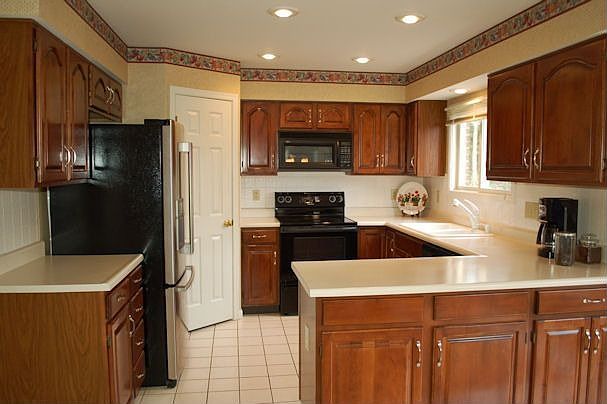 2nd image of 11704 Retview Ln