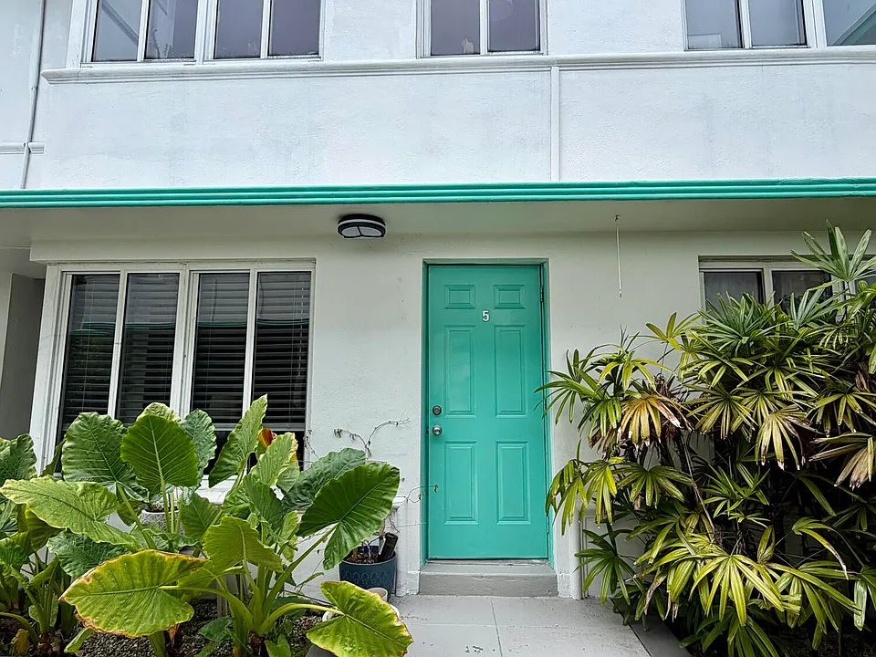 1980 Bay Dr #5