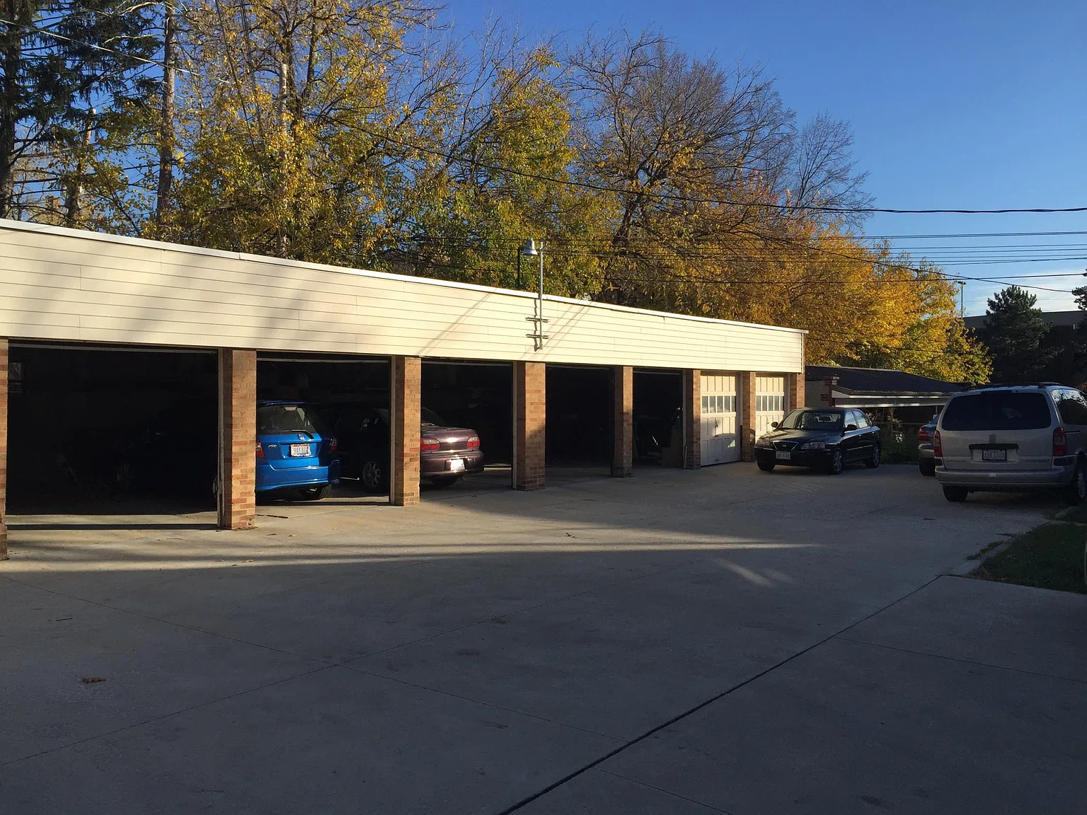 2216 Kenwood Blvd — Photo 4