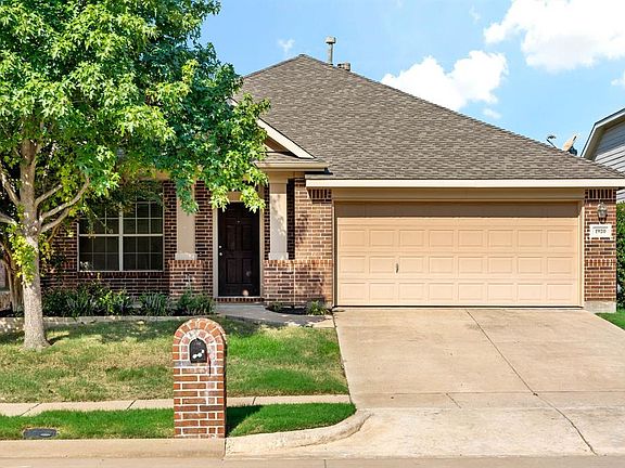 5th image of 1920 Highland Oaks Dr