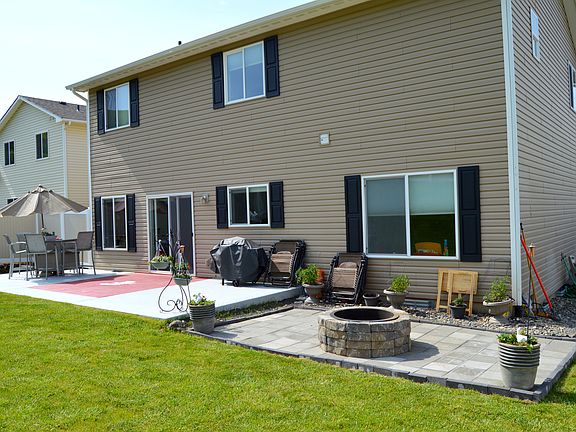 3rd image of 1225 SW Latour Peak St