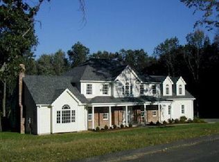 4 Flanders Woods Rd, Woodbury, CT 06798