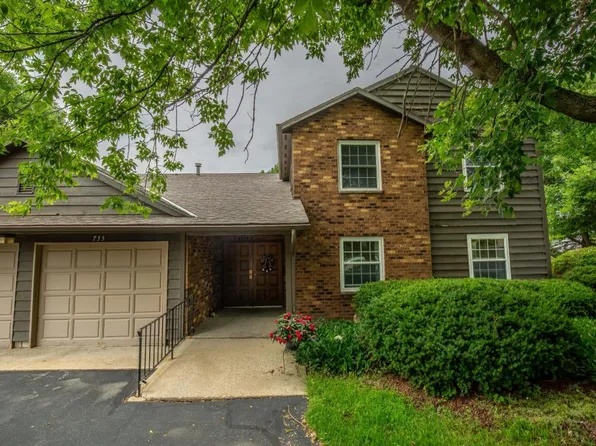 735 S Imperial Dr, Hartland, WI 53029