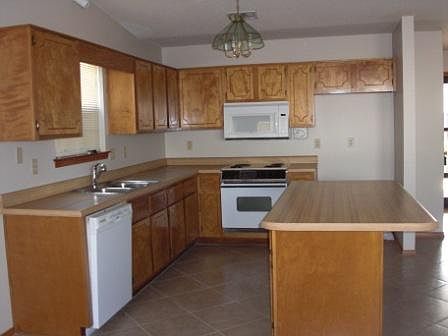 2nd image of 208 Woodland Park Cir