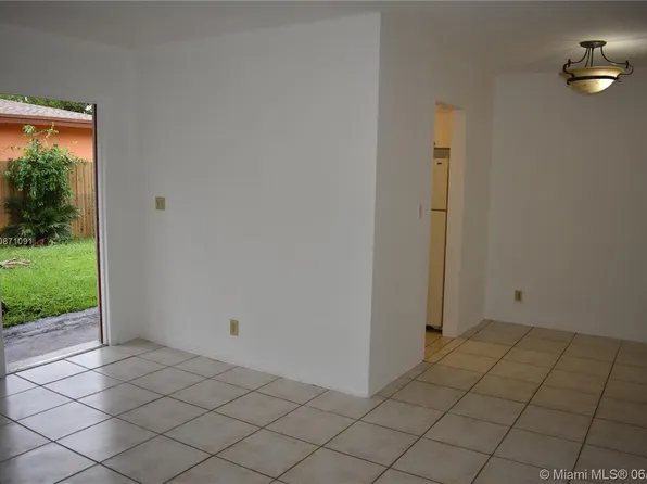 55 SW 13th St #1-4, Dania, FL 33004