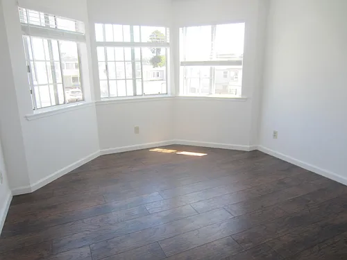 1223 E 15th St #1223 Photo 1
