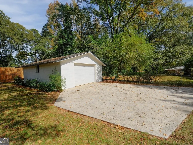 370 Georgia Ave — Photo 14