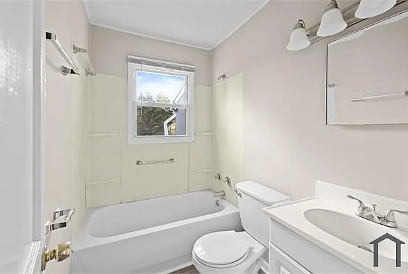 2423 Circle Dr — Photo 3