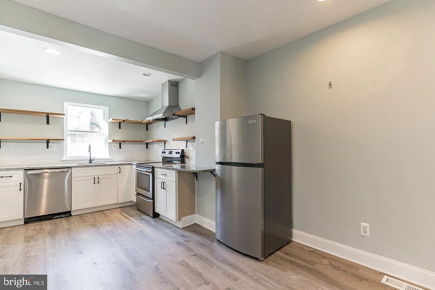 4 bed, 1.5 bath, 1192 sqft, $1,800 — Photo 4
