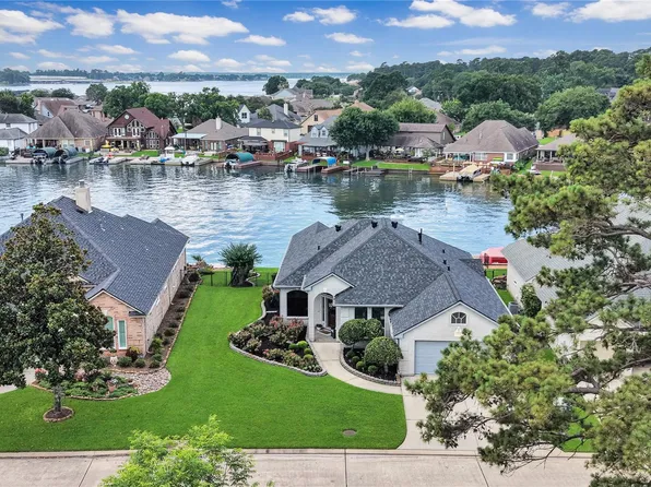 13673 Lakeside Place Dr, Willis, TX 77318