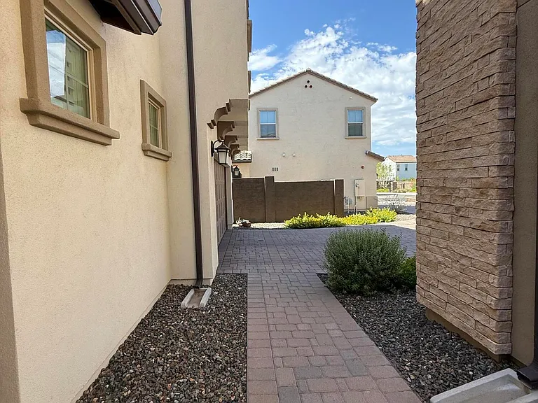 2366 W Gloria Ln — Photo 7