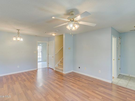 5th image of 158 Settlers Circle