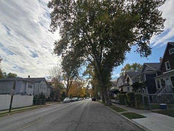 Exterior Neighborhood (street photo)