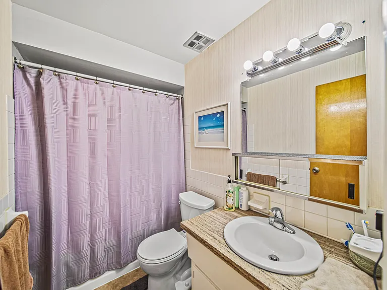 Heatherstone Apartments — Photo 13