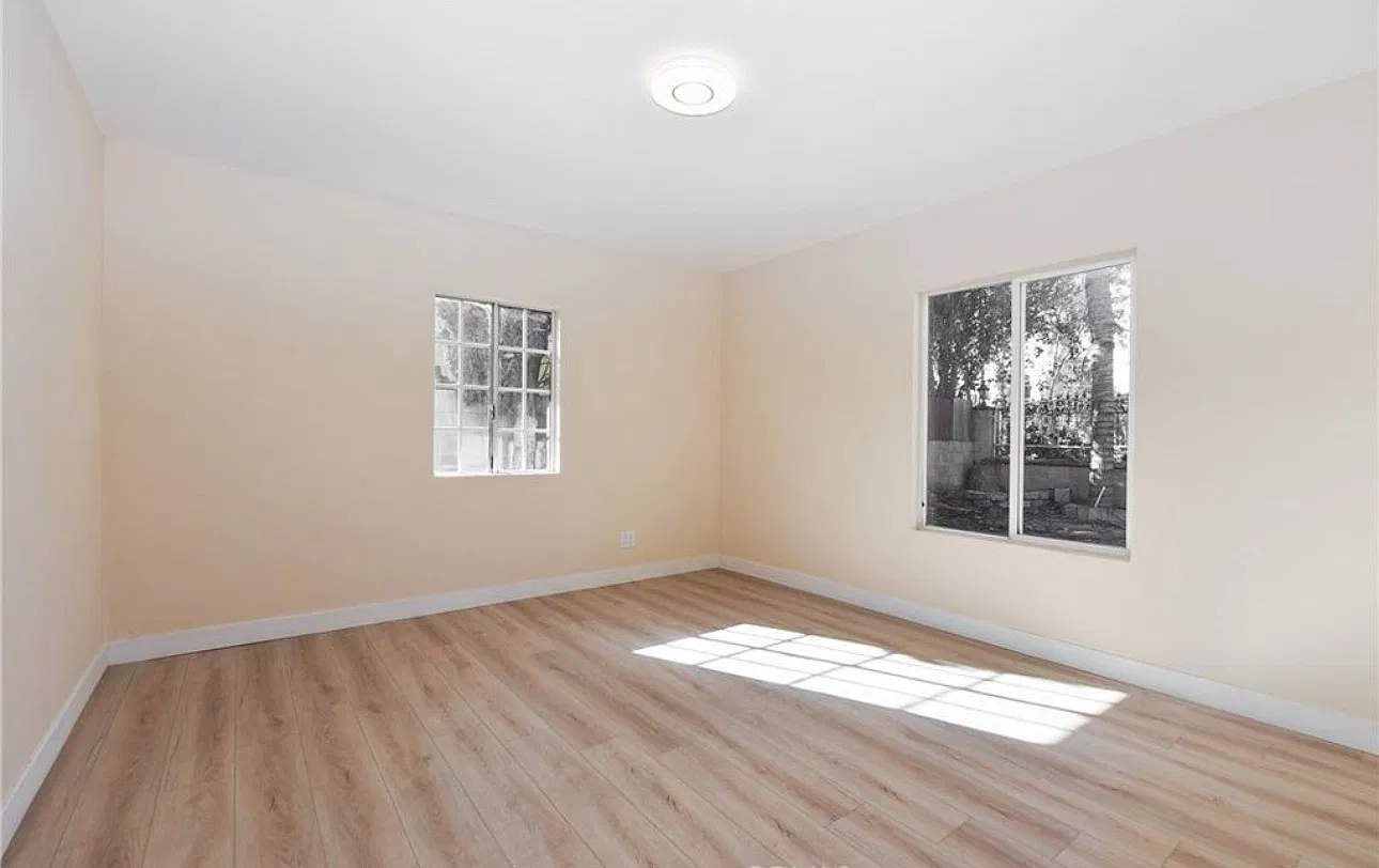 7032 Crebs Ave — Photo 4
