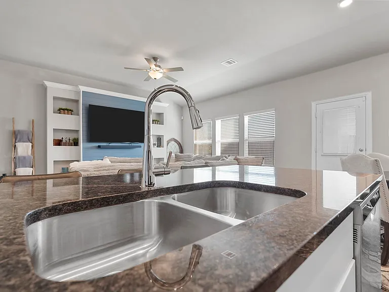 1004 Mamavic Ln — Photo 6