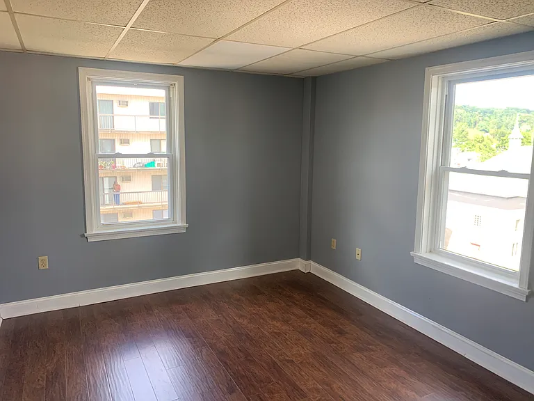 336 E Lincoln Highway — Photo 47