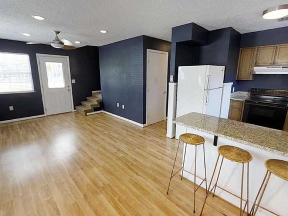 5th image of 58 Oak Ave