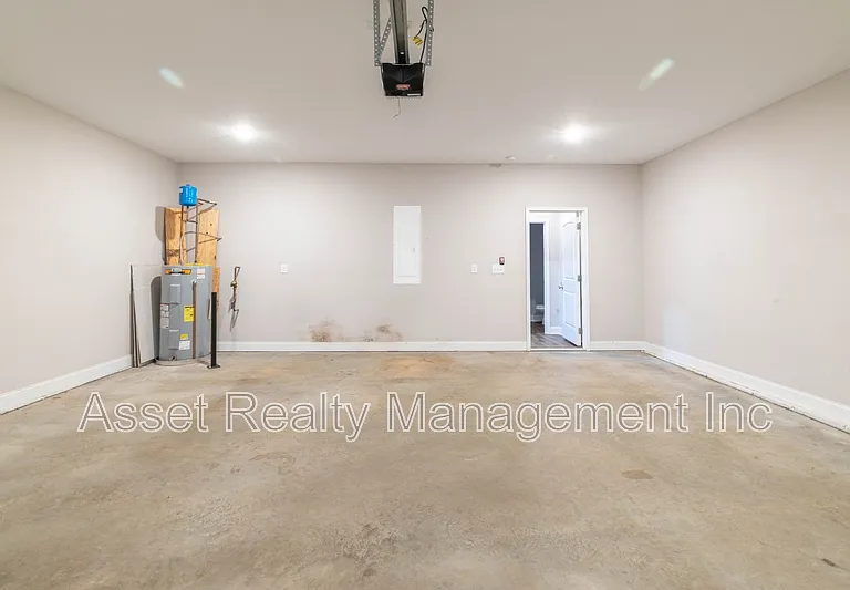 338 Broadberry Ave — Photo 11