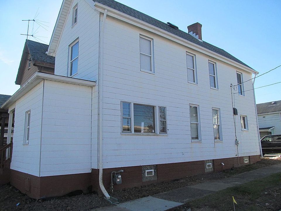 1st image of 702 Alexander St