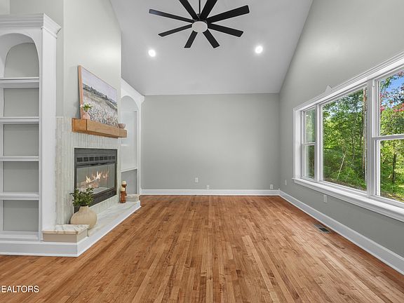 4th image of 1703 Lively Rd