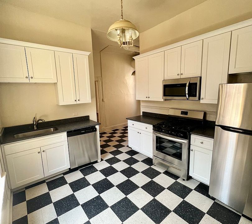 1st image of 1028 W Franklin St APT 1