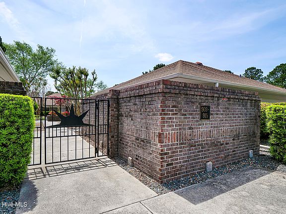 3rd image of 915 Summerlin Falls Court